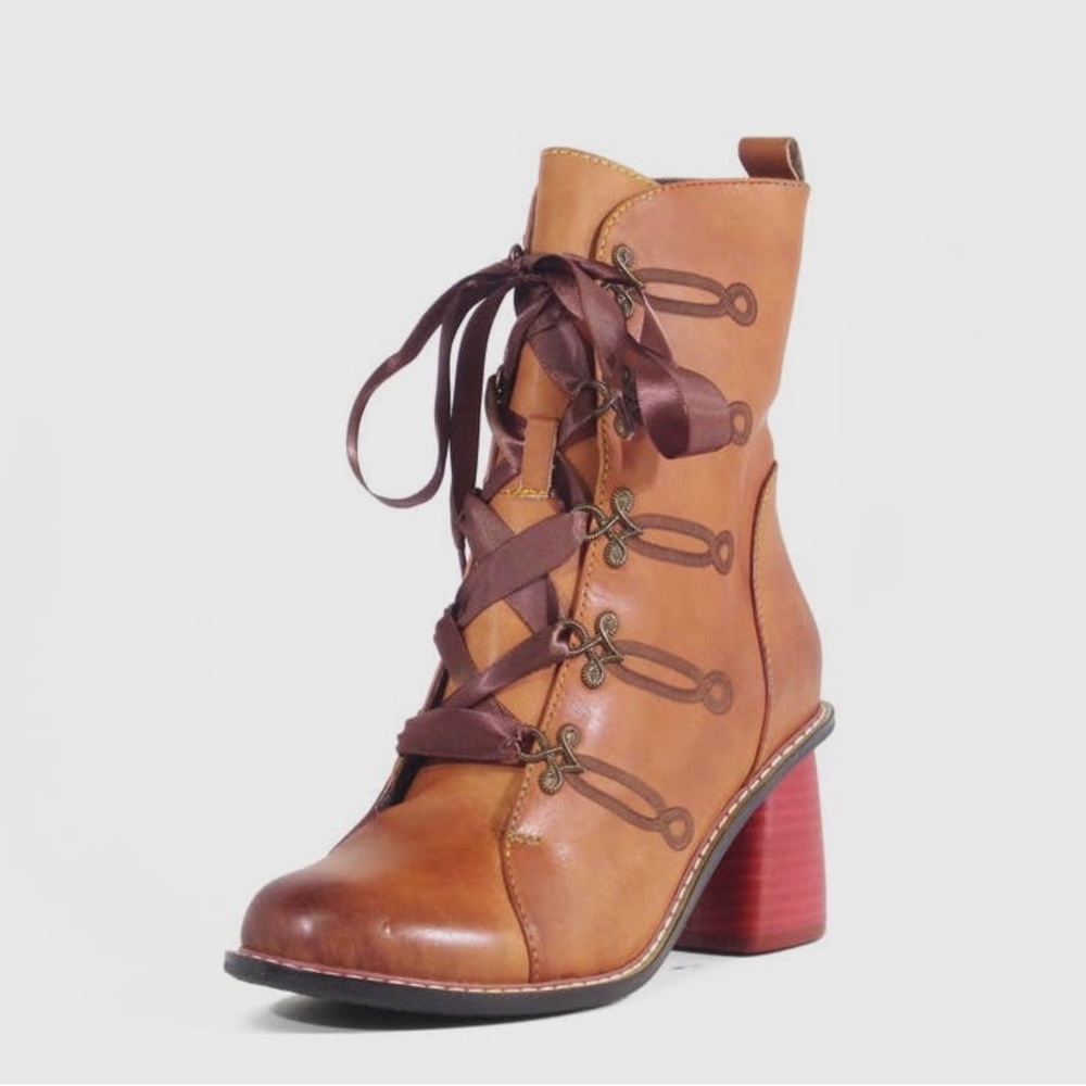 NWT|GERALDINE TAN LEATHER RETRO LACEUP BOOTIES